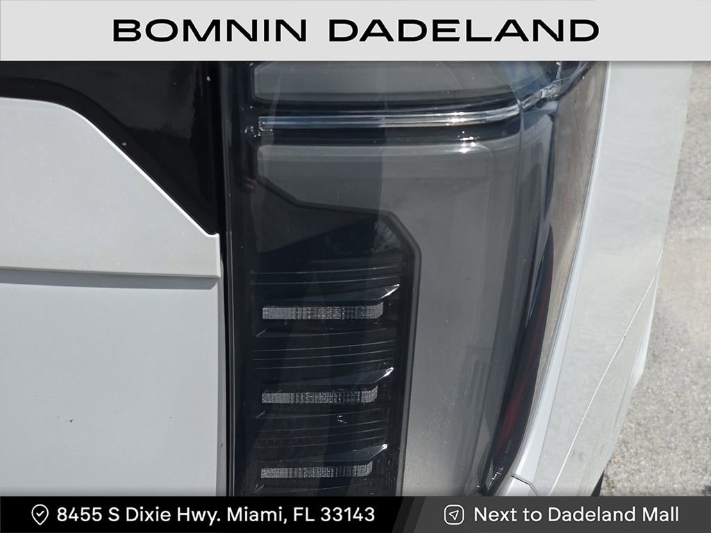 Certified 2025 Chevrolet Suburban Premier image 5