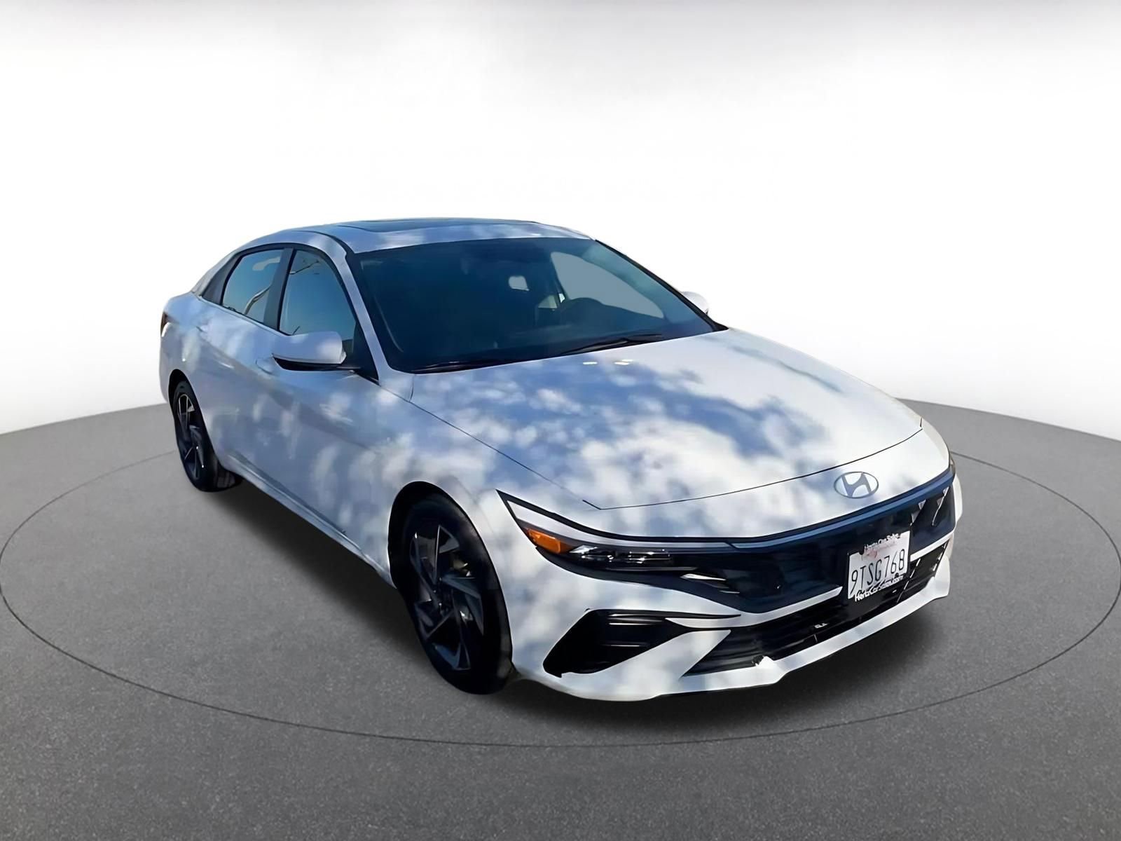 Used 2025 Hyundai Elantra SEL FWD image 3