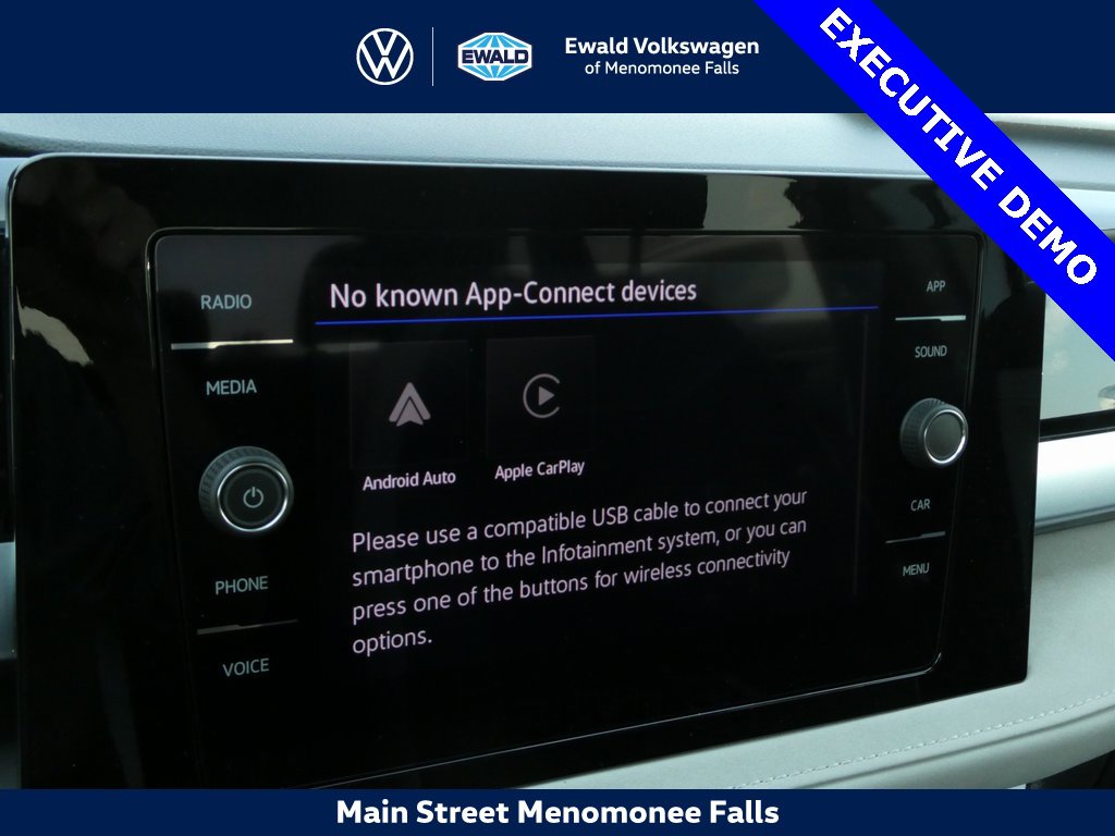 Used 2025 Volkswagen Taos SE image 40