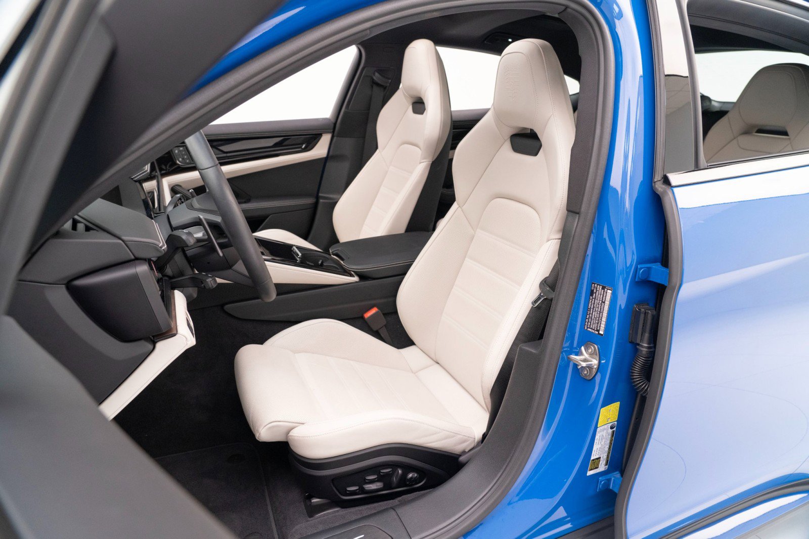 Used 2025 Porsche Panamera 4S image 5