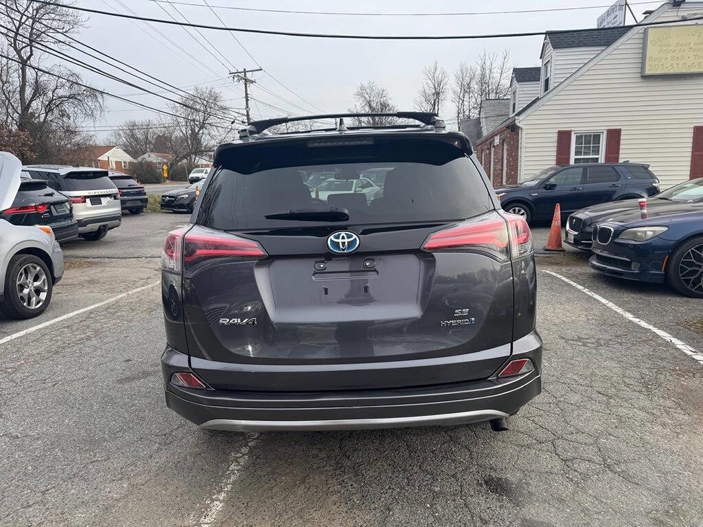 Used 2018 Toyota RAV4 SE image 9