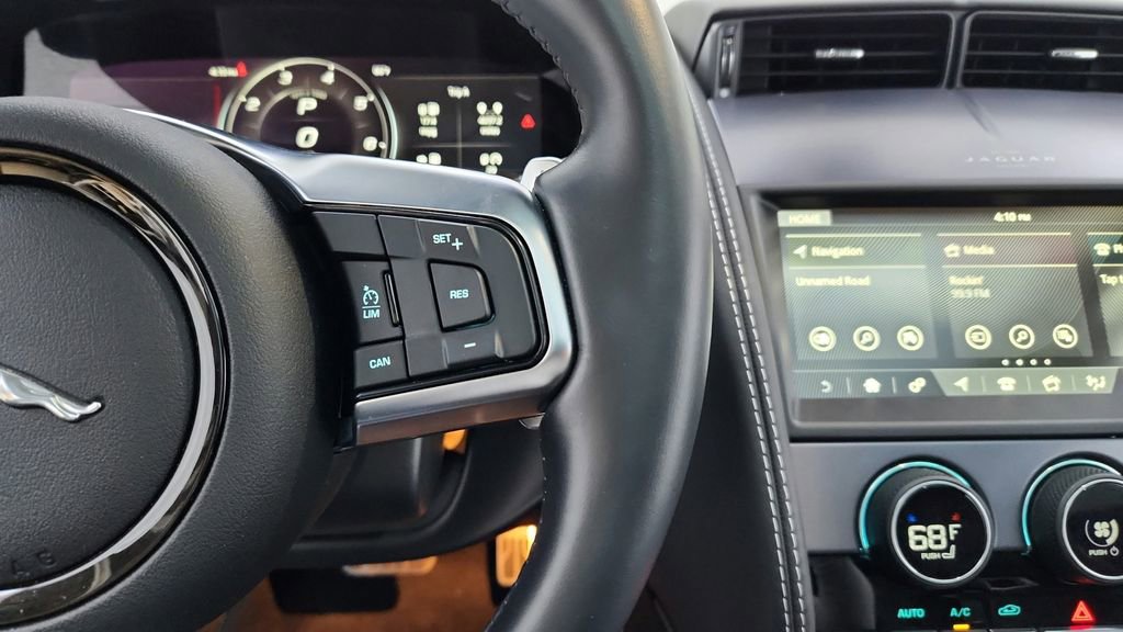 Used 2023 Jaguar F-TYPE Coupe image 31