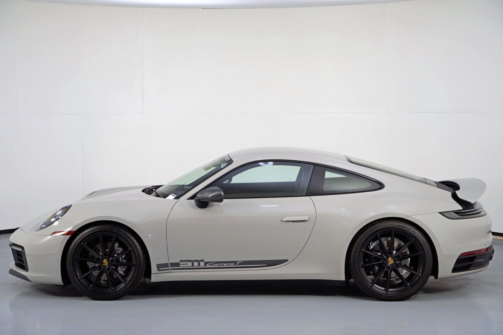 Used 2024 Porsche 911 Carrera T RWD image 44