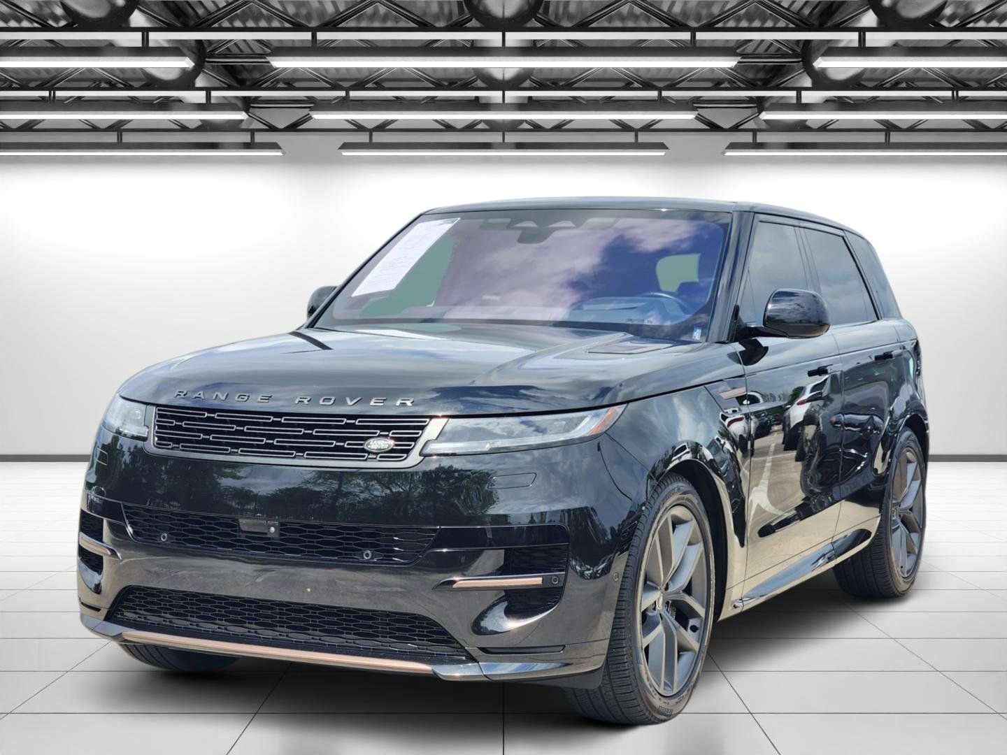 Used 2023 Land Rover Range Rover Sport SE Dynamic image 5