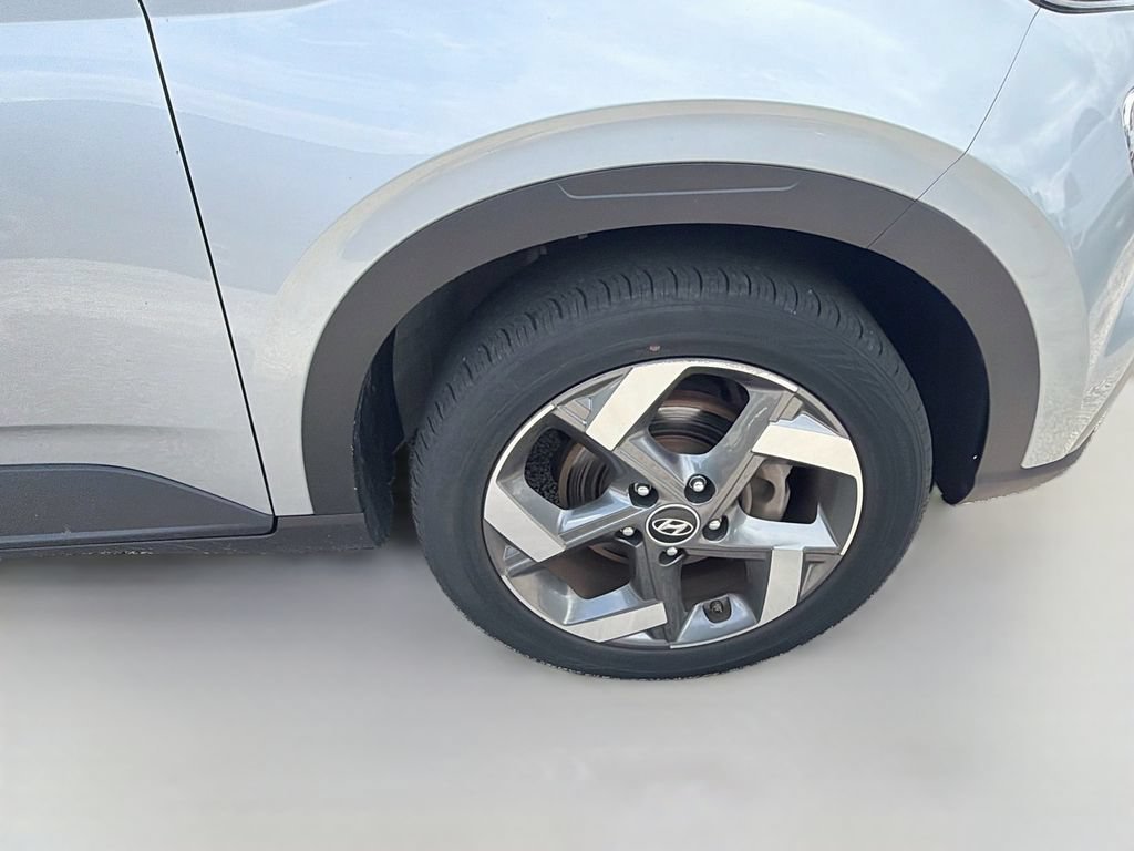 Used 2022 Hyundai Venue SEL FWD image 9