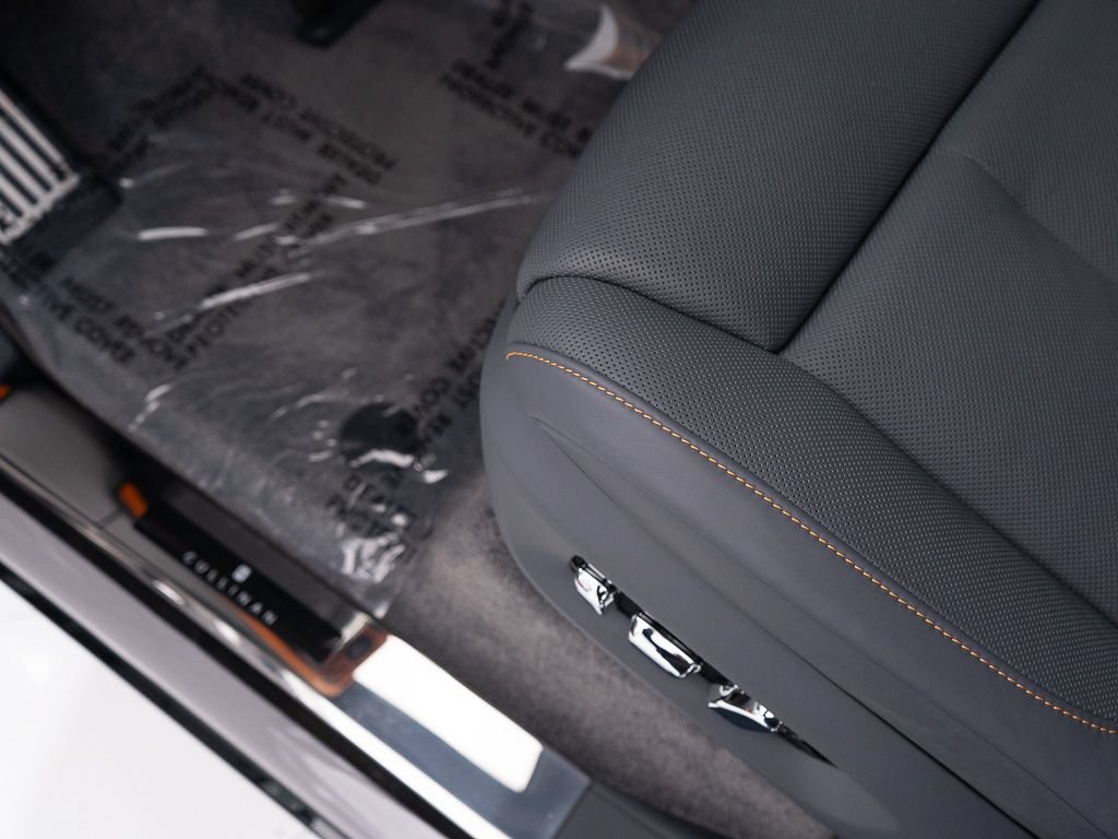 Certified 2026 Rolls-Royce Cullinan AWD/4WD image 19