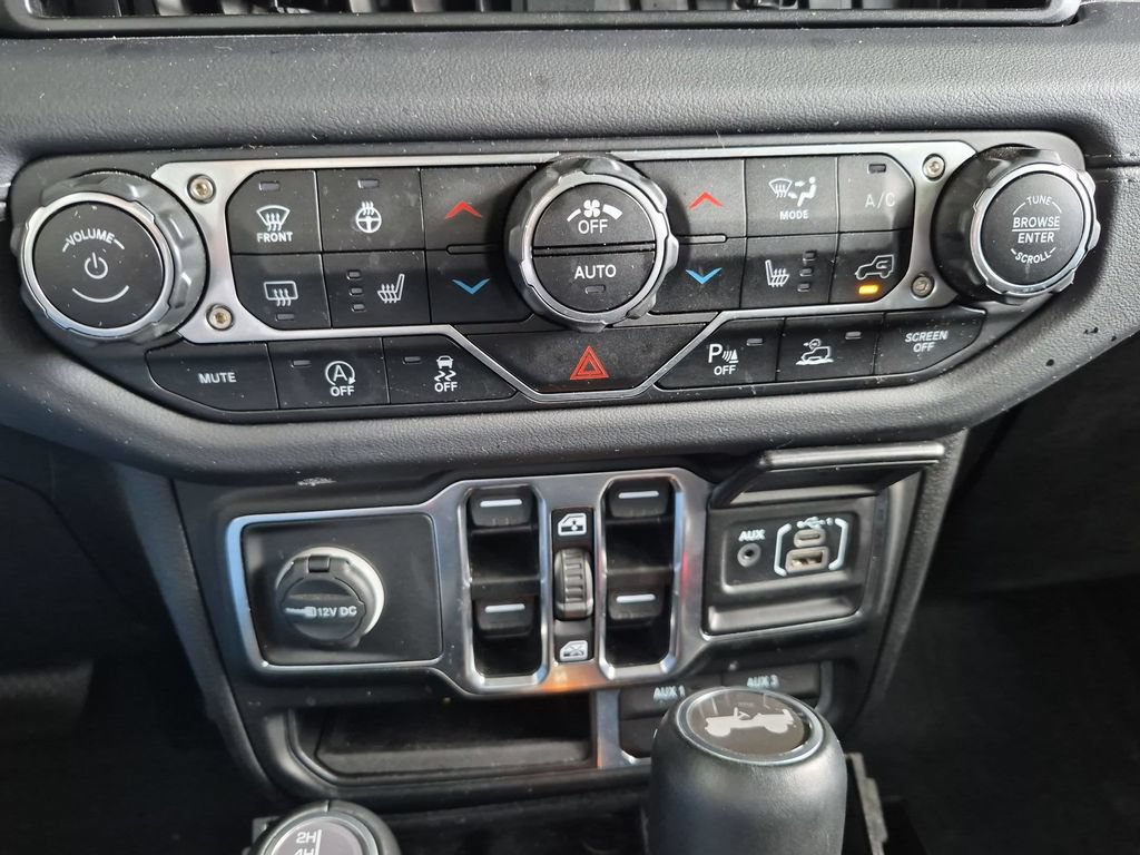 Used 2024 Jeep Wrangler Unlimited Sahara w/ Technology Group AWD/4WD image 26