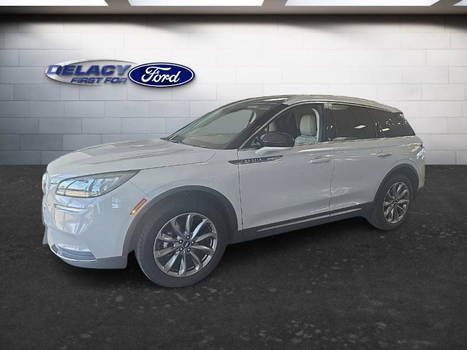 Used 2022 Lincoln Corsair AWD w/ Premium Package image 2