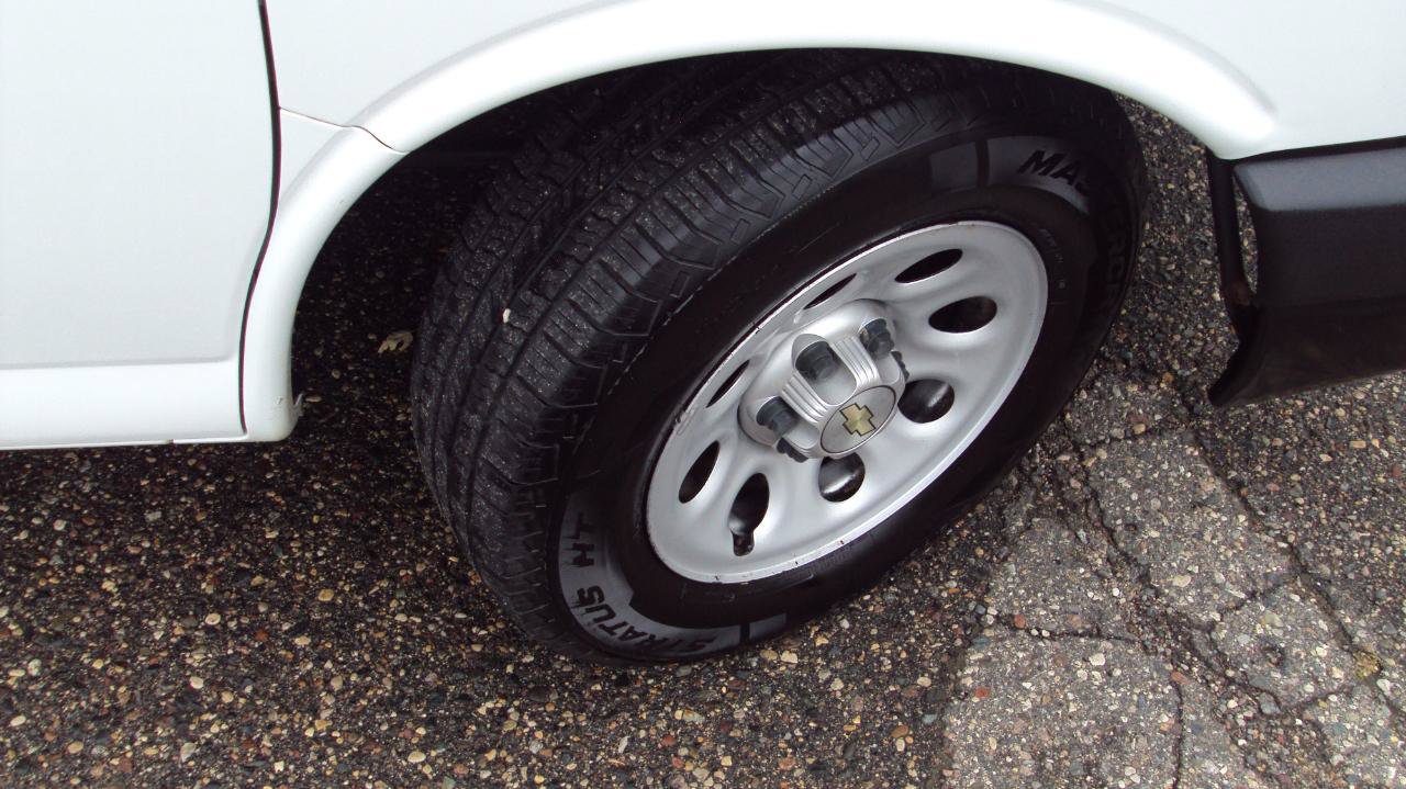 Used 2014 Chevrolet Express 1500 AWD image 34
