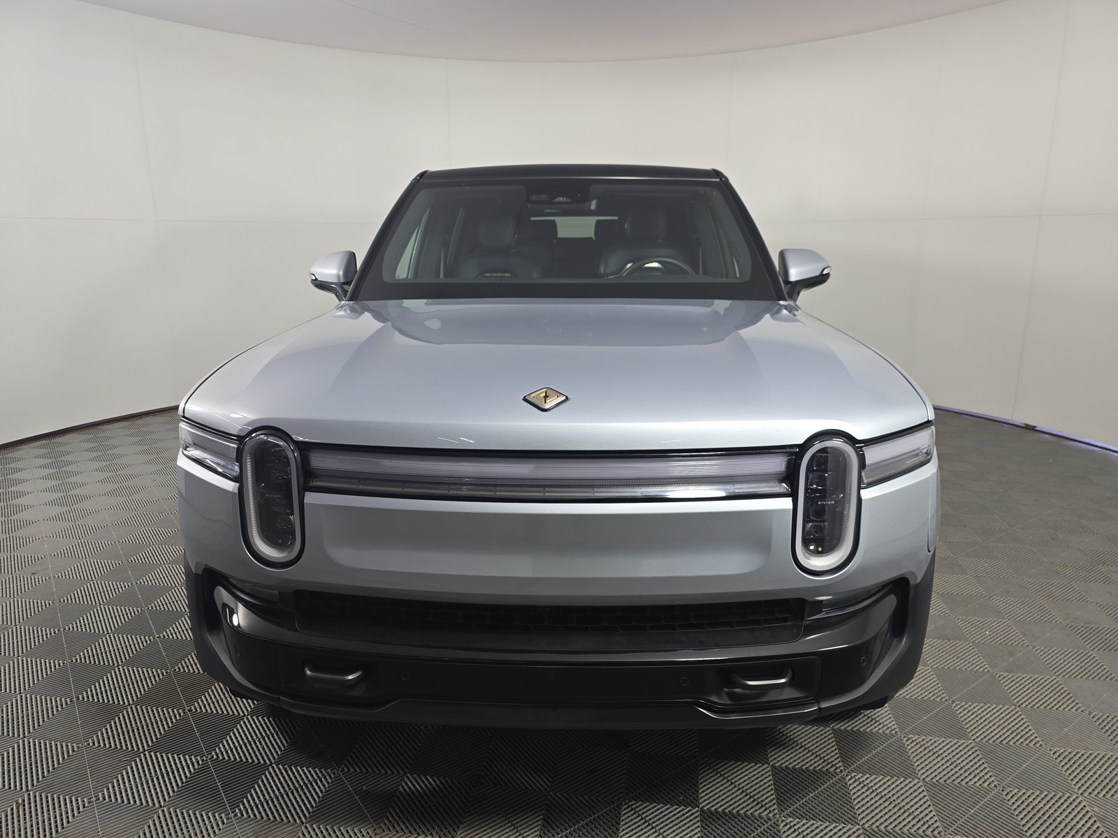 Used 2025 Rivian R1S Adventure AWD/4WD image 8