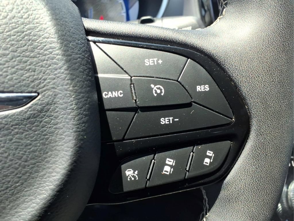 Used 2025 Chrysler Pacifica Limited FWD image 20