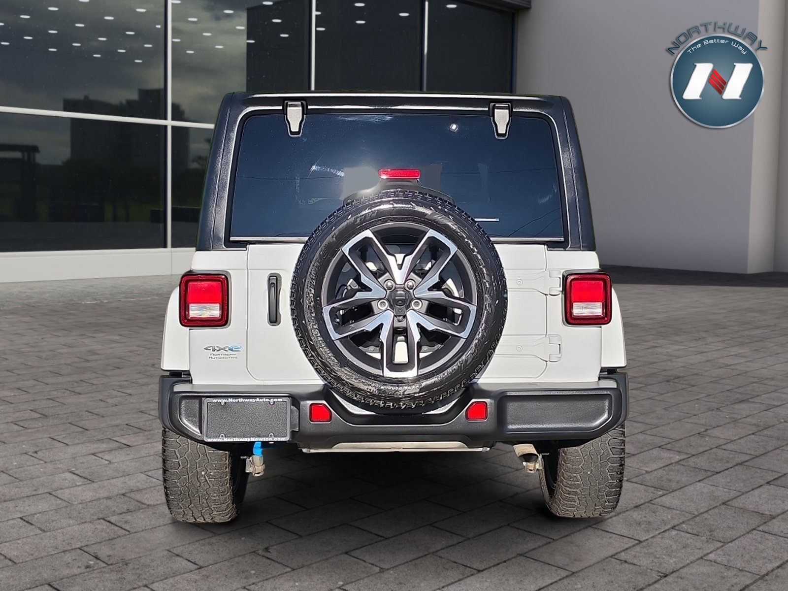 Used 2024 Jeep Wrangler Unlimited w/ Convenience Group AWD/4WD image 4