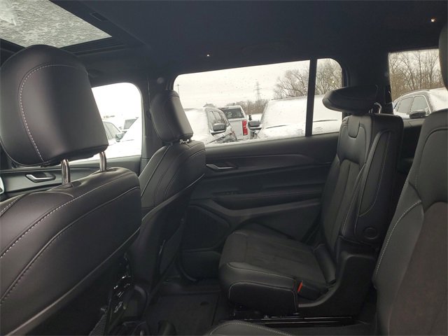 New 2025 Jeep Grand Cherokee L Altitude image 10