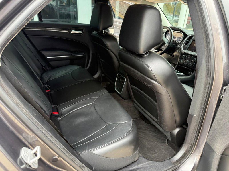 Used 2016 Chrysler 300 Limited image 15