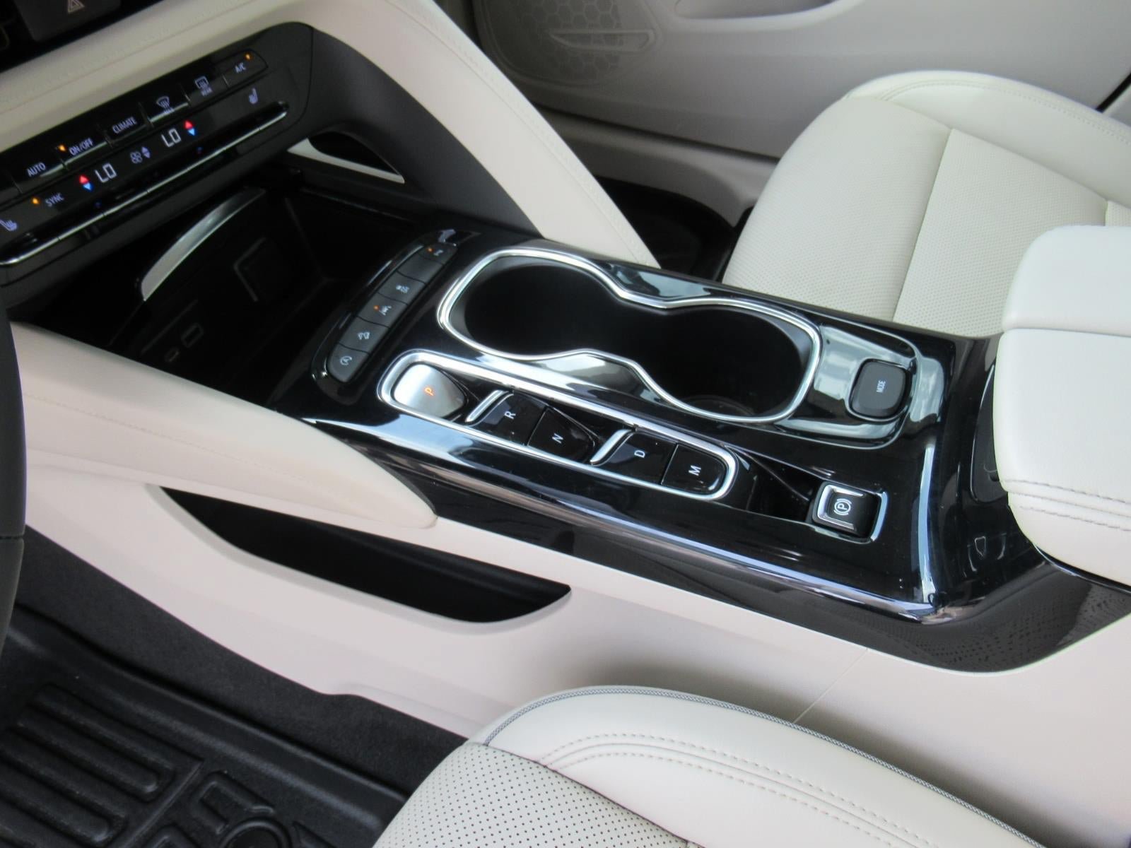 Used 2023 Buick Envision Essence AWD/4WD image 18