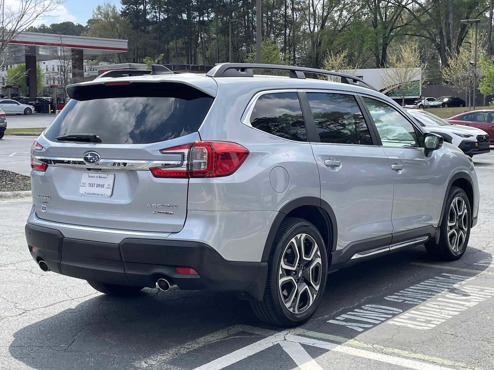 Certified 2025 Subaru Ascent Limited w/ Popular Package #1 image 4