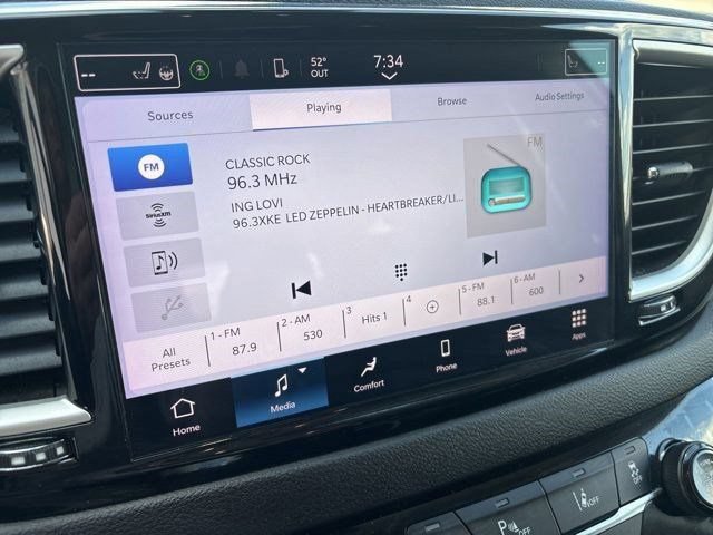 Used 2024 Chrysler Pacifica Touring-L FWD image 21