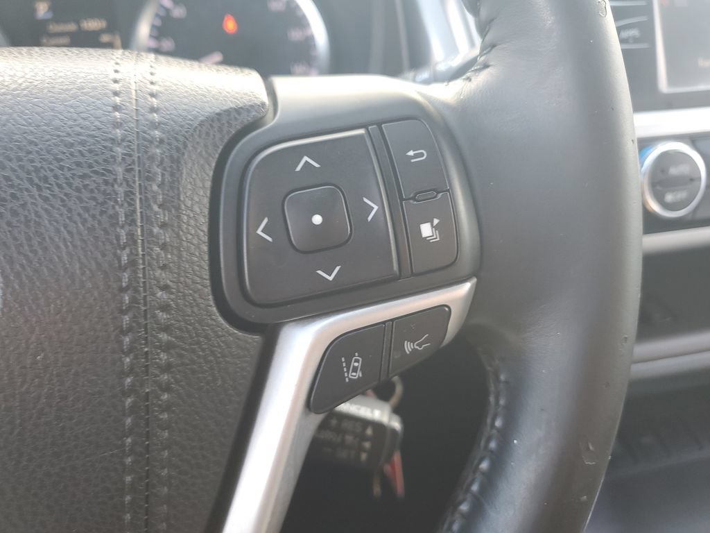 Used 2018 Toyota Highlander Plus FWD image 20