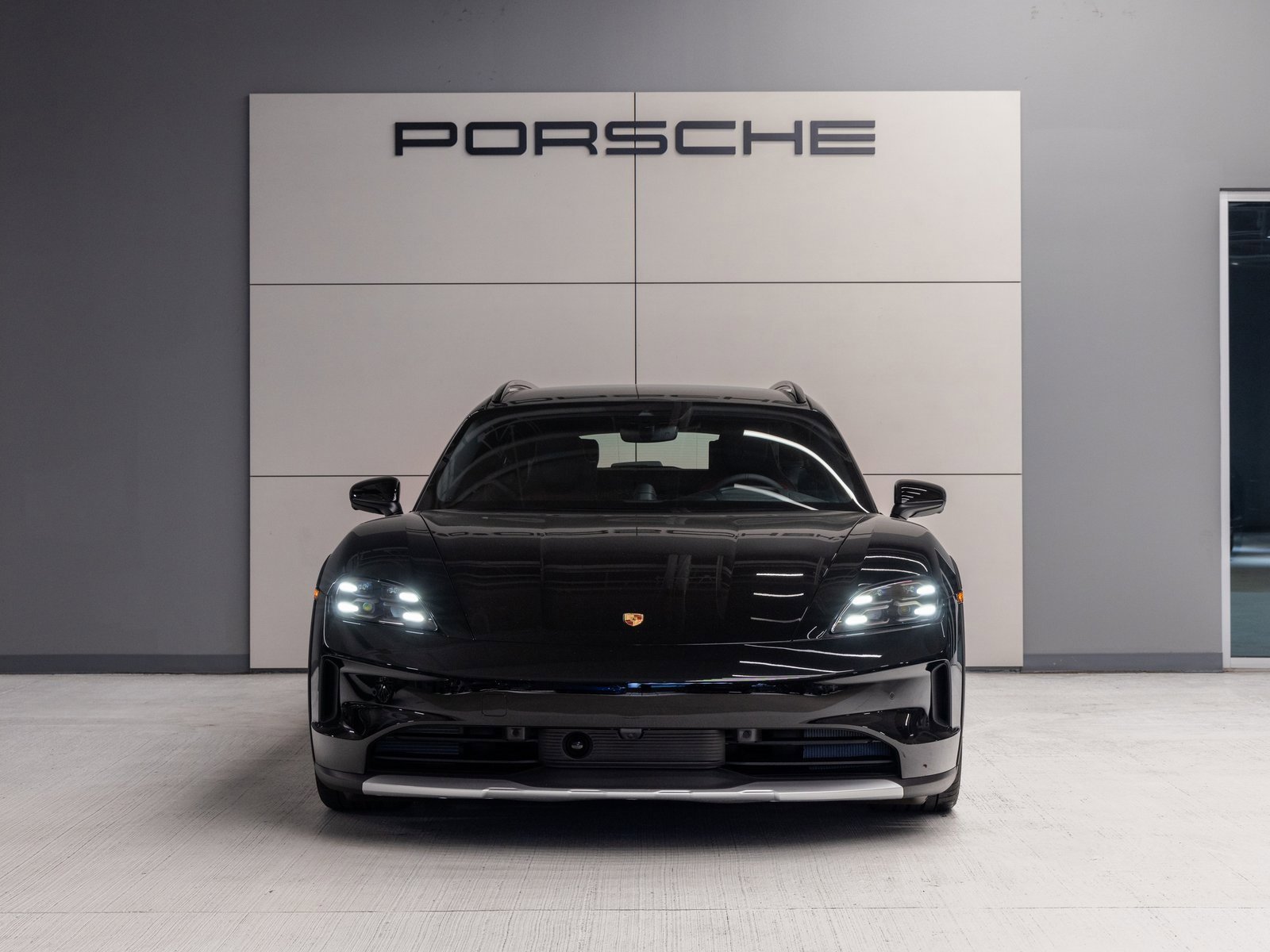 Certified 2025 Porsche Taycan 4 Cross Turismo image 10