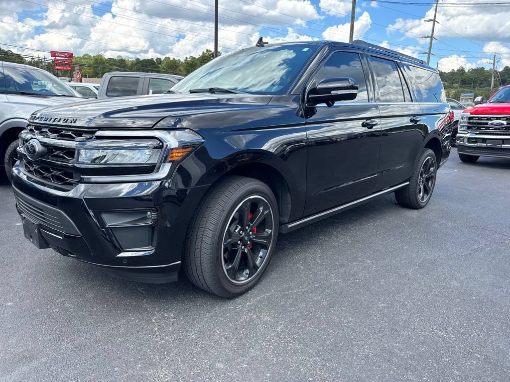 Used 2024 Ford Expedition Max Limited AWD/4WD image 3