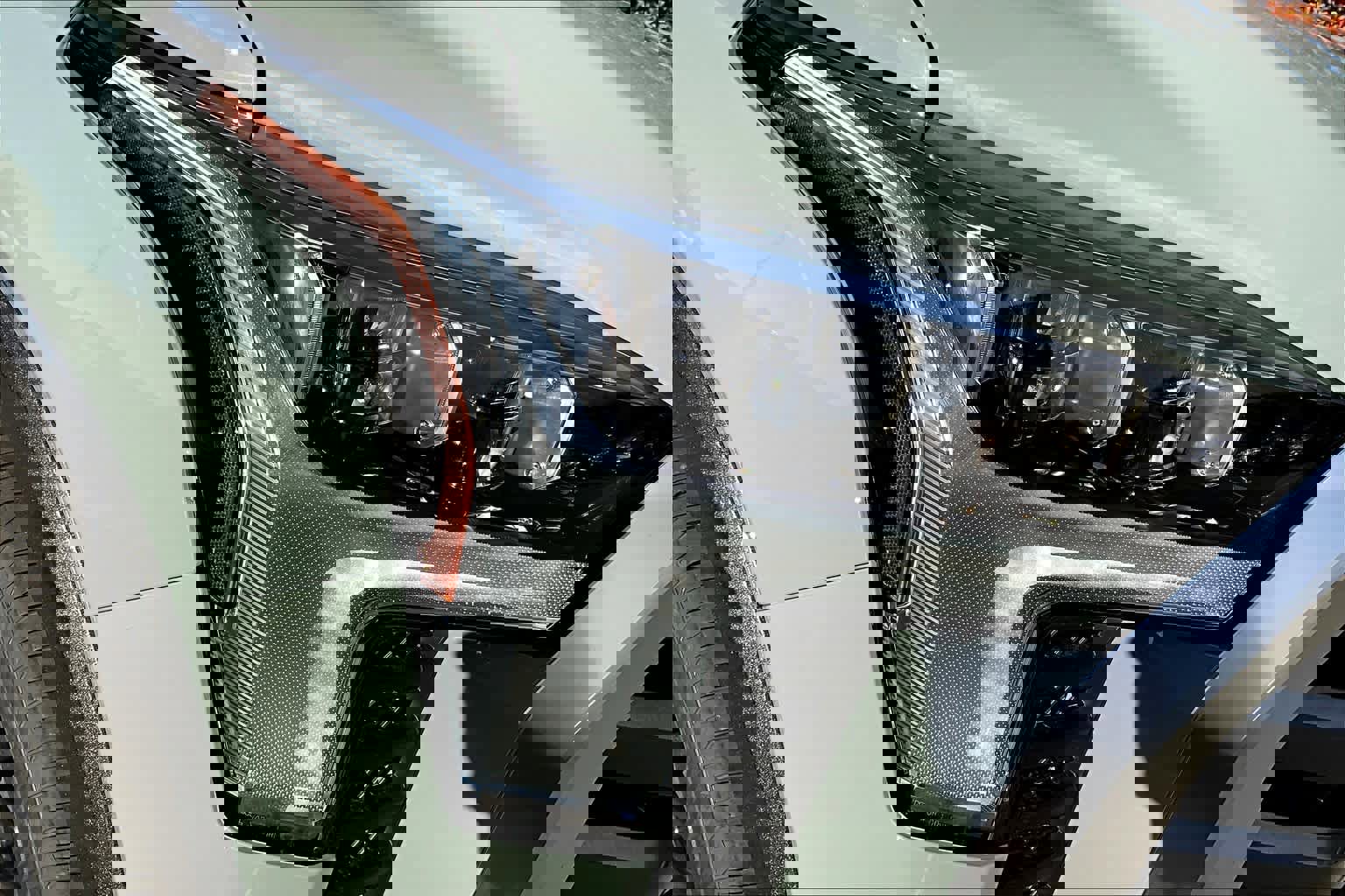 Used 2025 Toyota Tundra Limited image 13