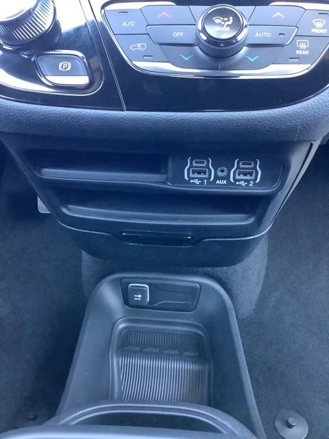 Used 2023 Chrysler Pacifica Touring-L w/ S Appearance Package AWD/4WD image 30