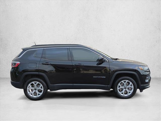Used 2025 Jeep Compass Latitude image 4