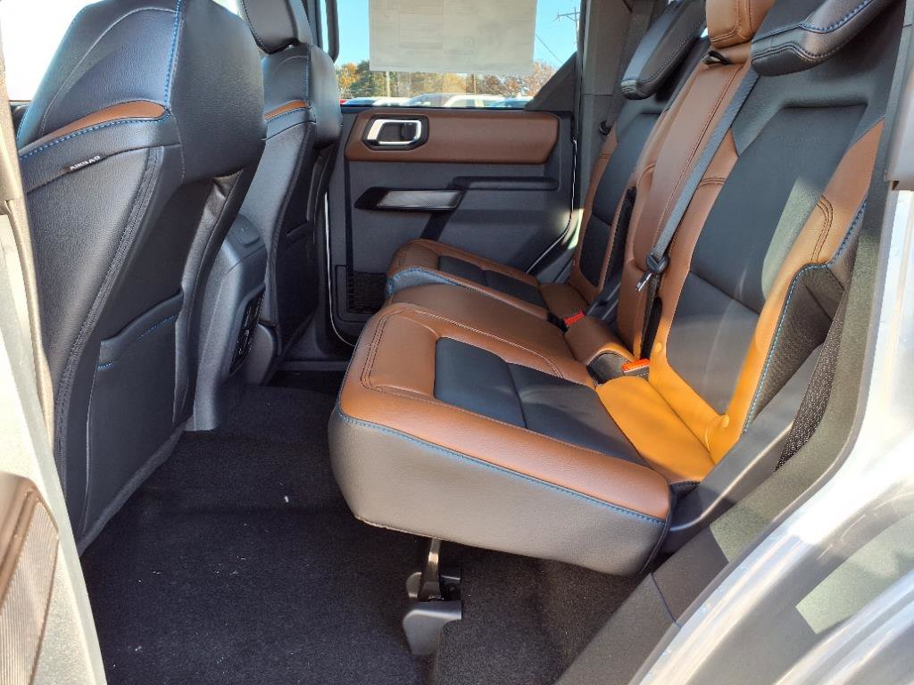 New 2024 Ford Bronco Outer Banks image 7