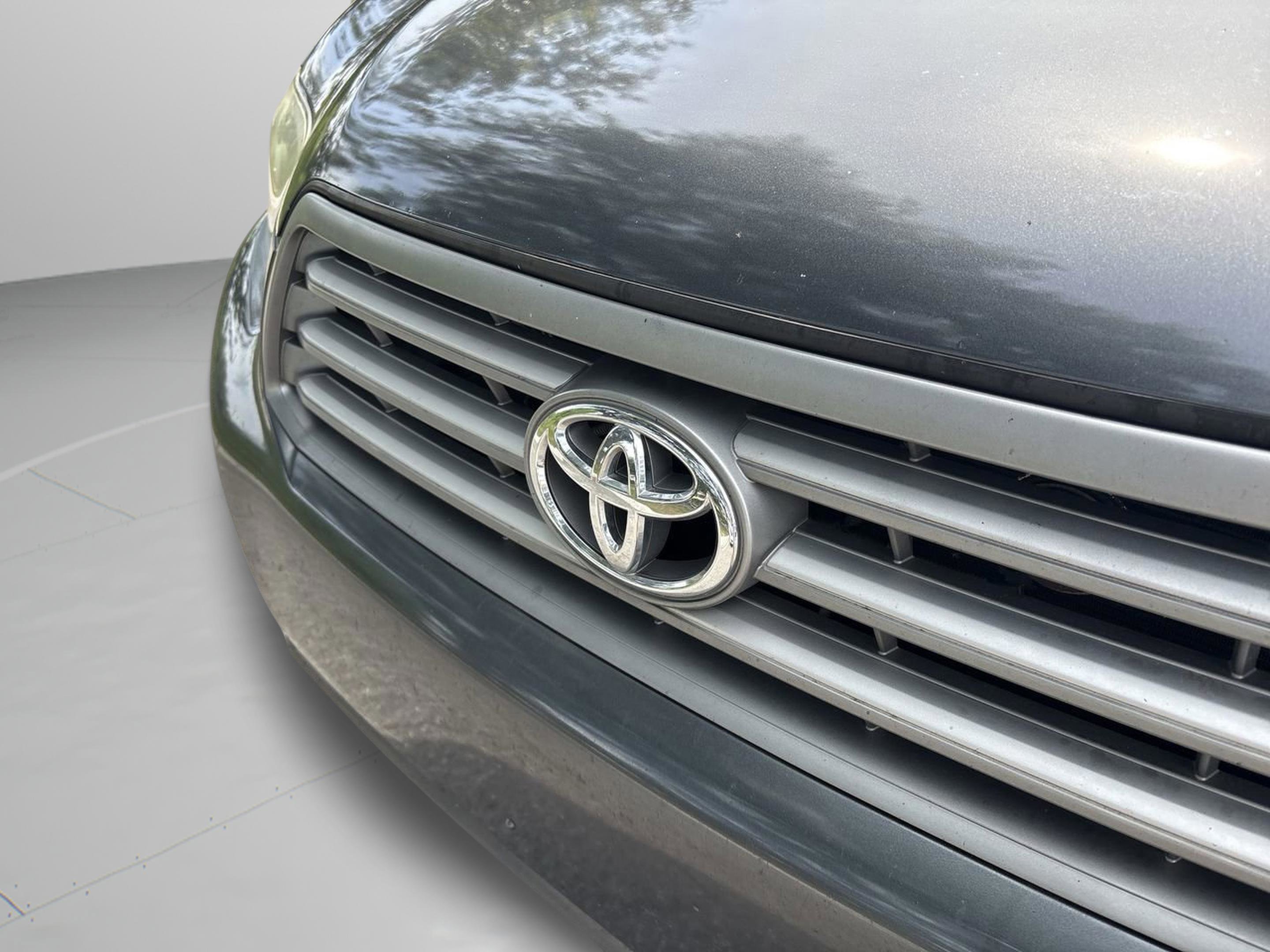 Used 2010 Toyota Highlander SE FWD image 30