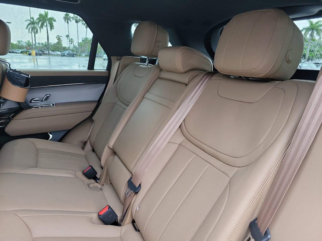 Used 2025 Land Rover Range Rover Sport SE image 13