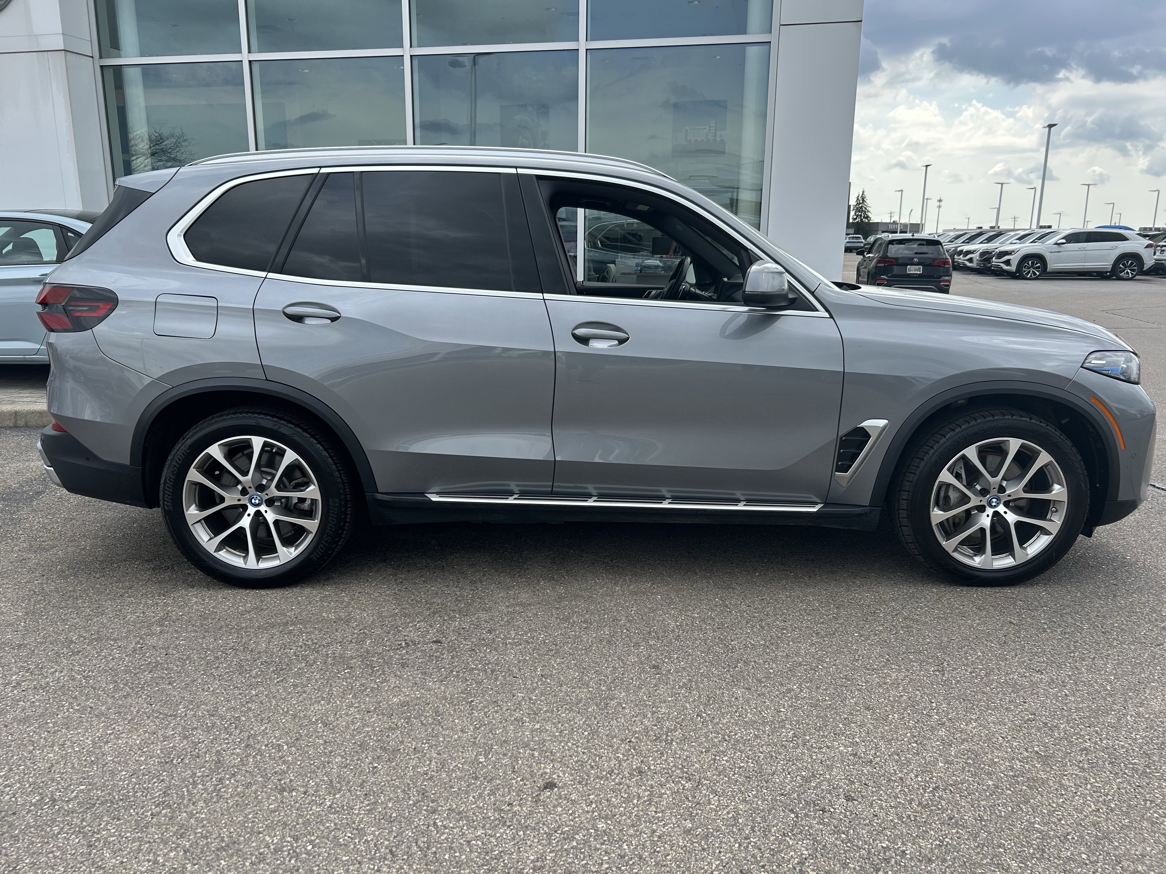 Used 2025 BMW X5 xDrive50e image 8