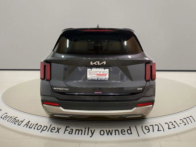 Used 2025 Kia Sorento S AWD/4WD image 4
