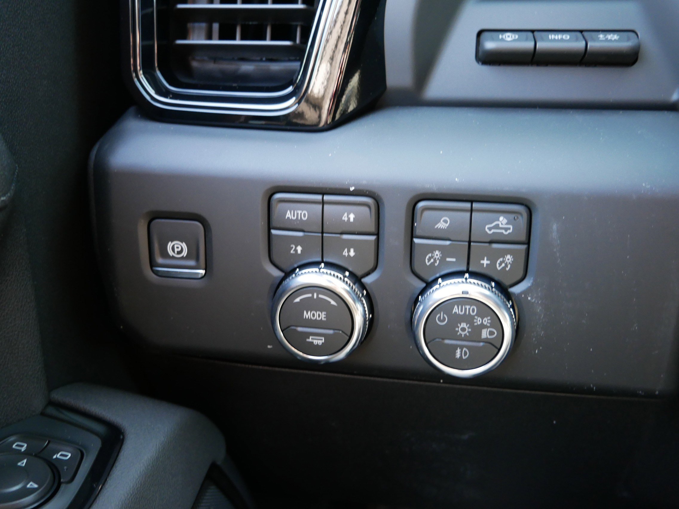 New 2026 GMC Sierra 3500 AT4 image 21