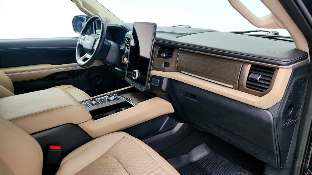 Used 2023 Ford Expedition Limited image 27