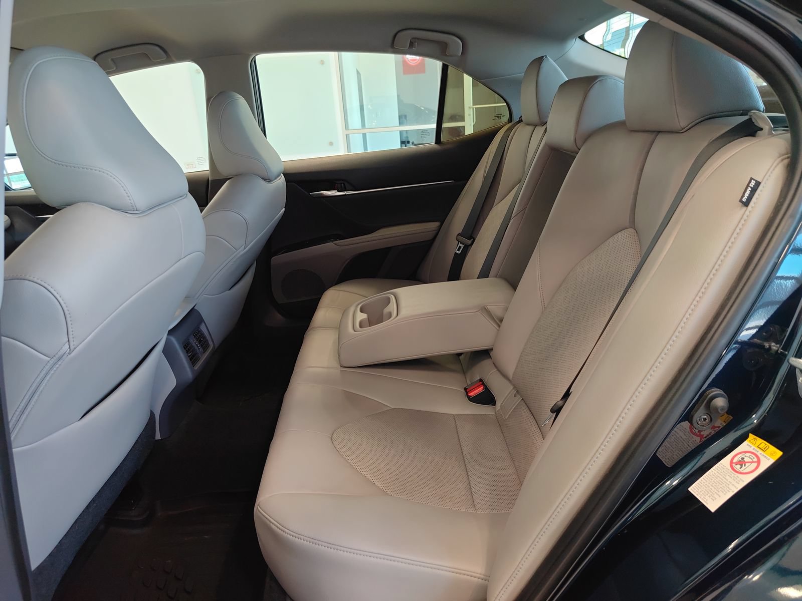 Used 2018 Toyota Camry XSE FWD image 11