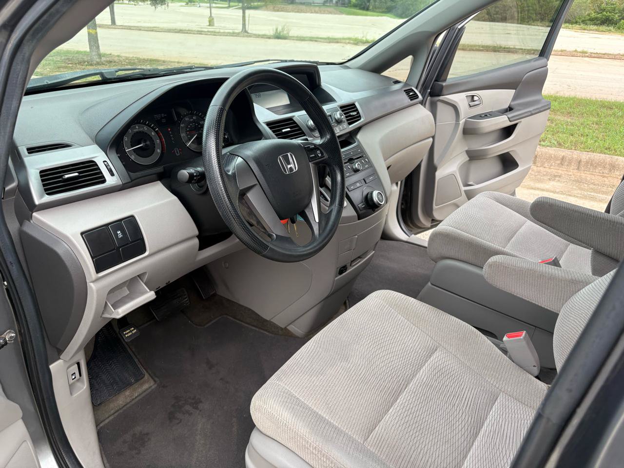 Used 2011 Honda Odyssey LX image 18