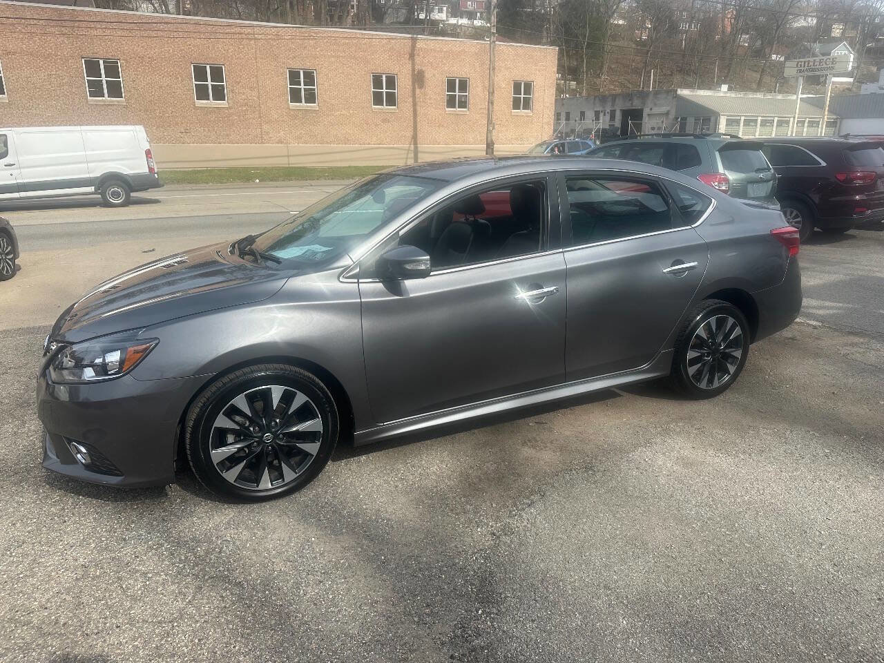 Used 2019 Nissan Sentra SR w/ Premium Package (SR) image 4