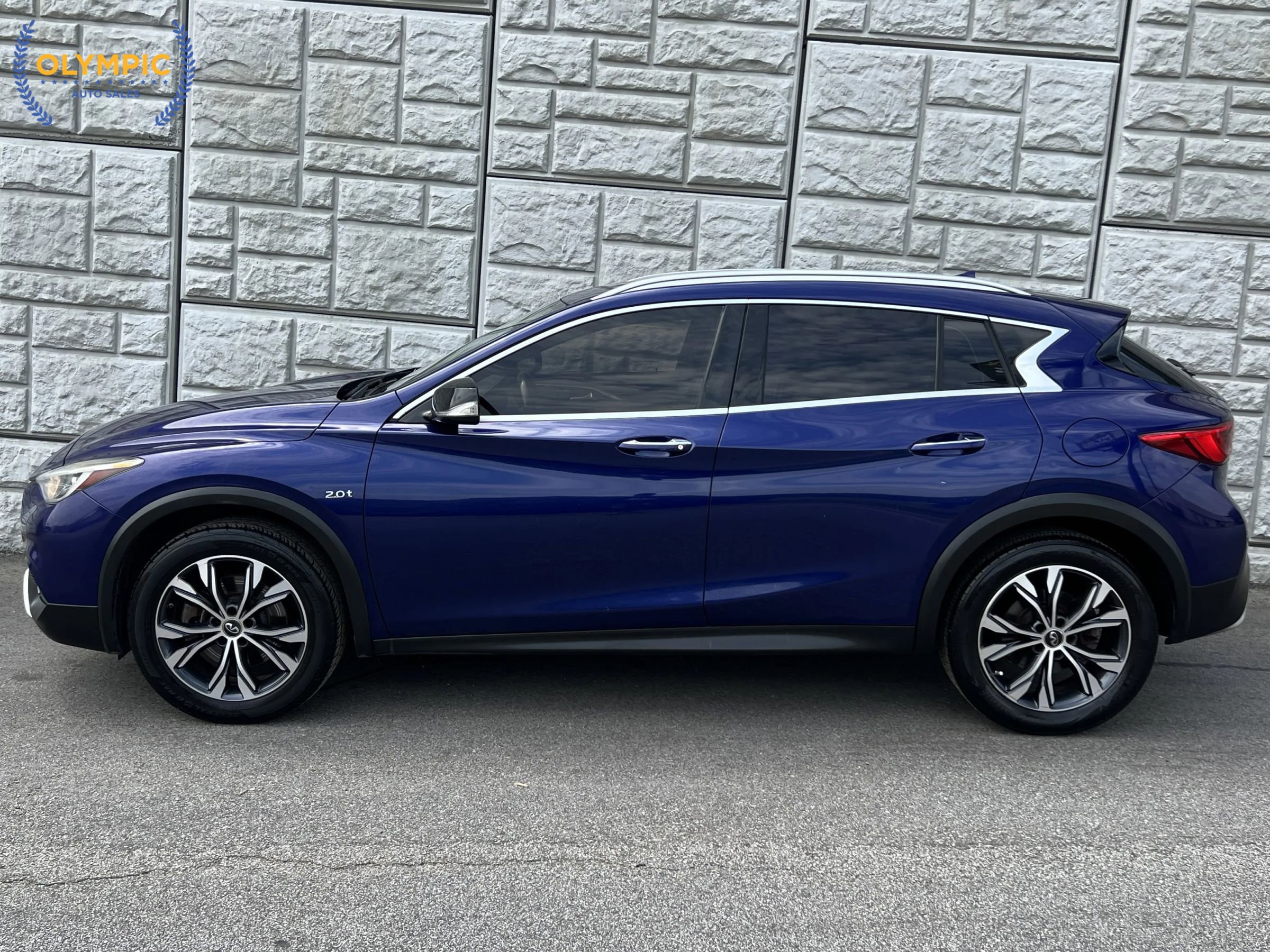 Used 2018 INFINITI QX30 Premium w/ Cargo Package AWD/4WD image 7