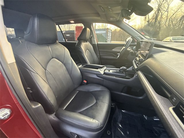 Used 2024 Toyota Grand Highlander Limited image 25