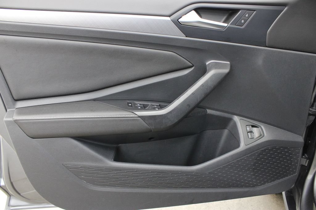 Used 2024 Volkswagen Jetta SE FWD image 15