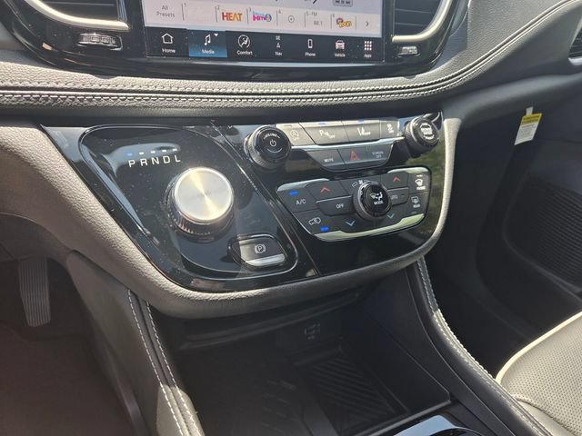New 2027 Chrysler Pacifica Limited w/ S Appearance Package FWD image 24