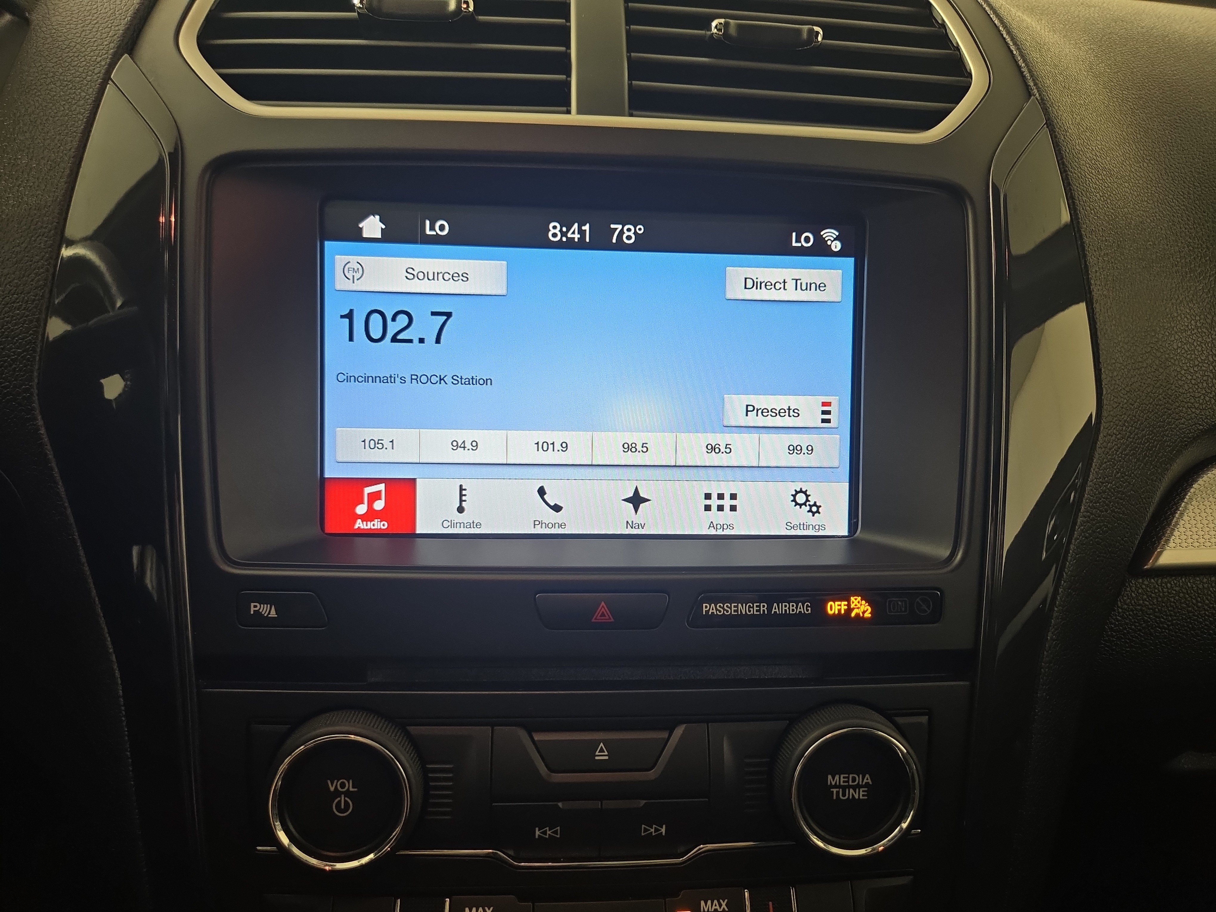 Used 2017 Ford Explorer XLT w/ Equipment Group 202A AWD/4WD image 20