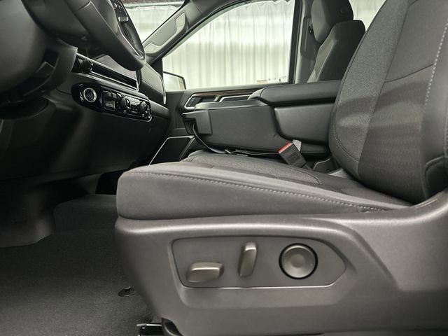 Used 2025 Chevrolet Silverado 1500 LT AWD/4WD image 17