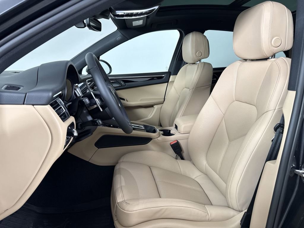 New 2026 Porsche Macan AWD/4WD image 5