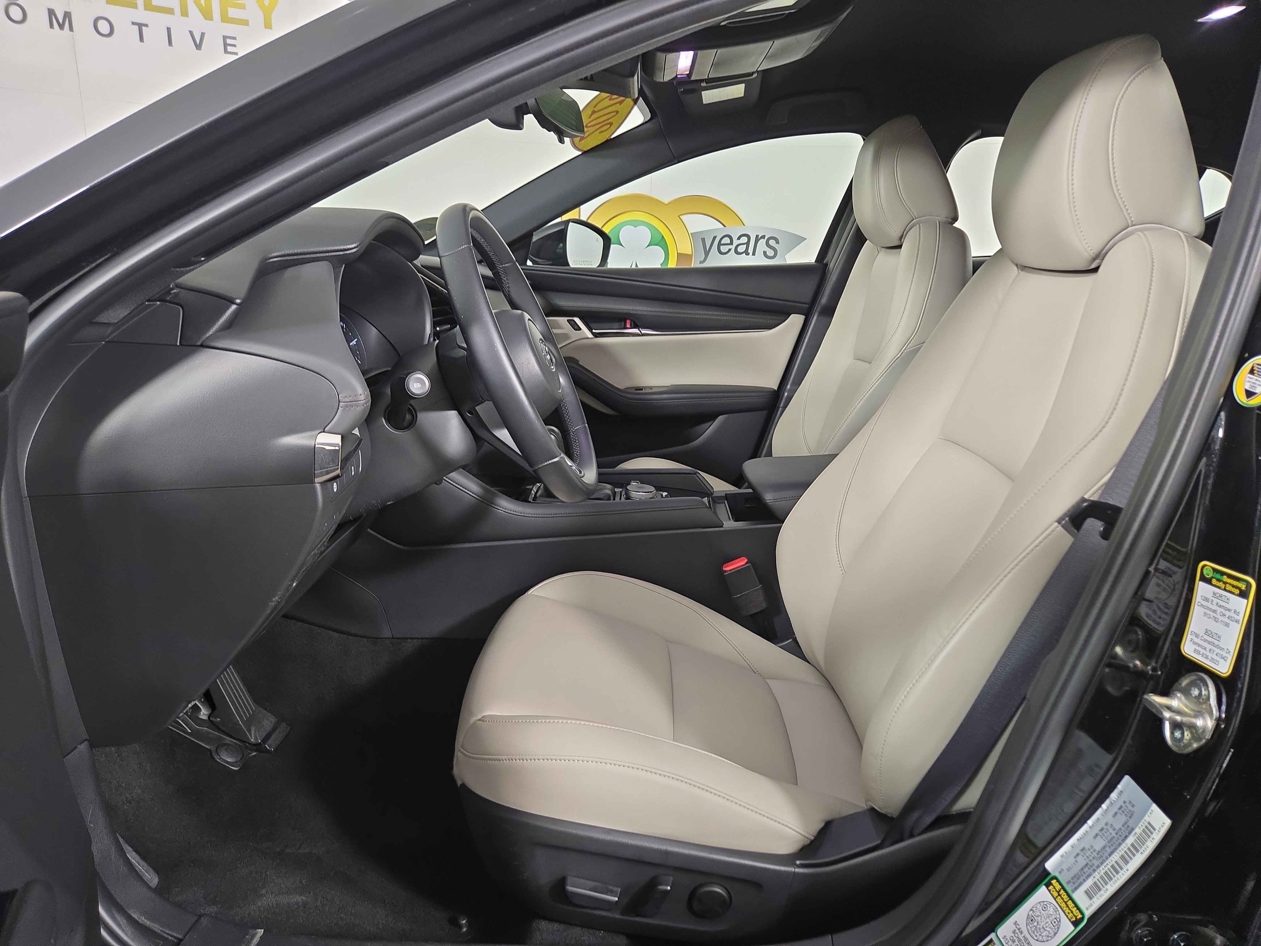 Used 2019 MAZDA MAZDA3 Hatchback w/ Preferred Package image 12