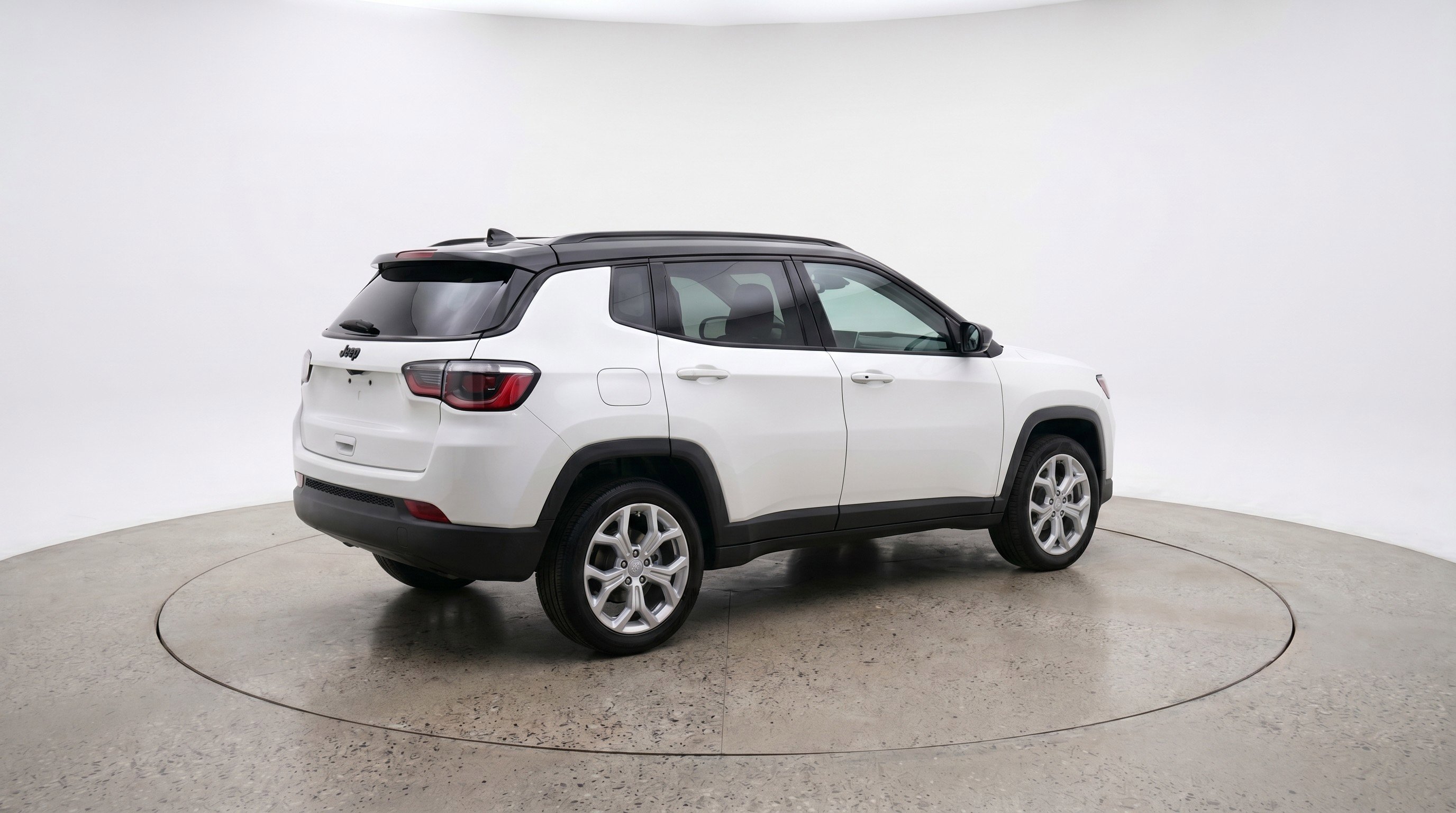 Used 2025 Jeep Compass Latitude AWD/4WD image 9