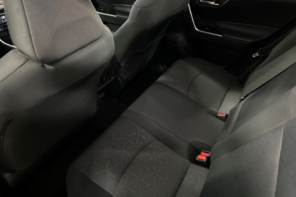 Used 2025 Toyota RAV4 XLE AWD/4WD image 15