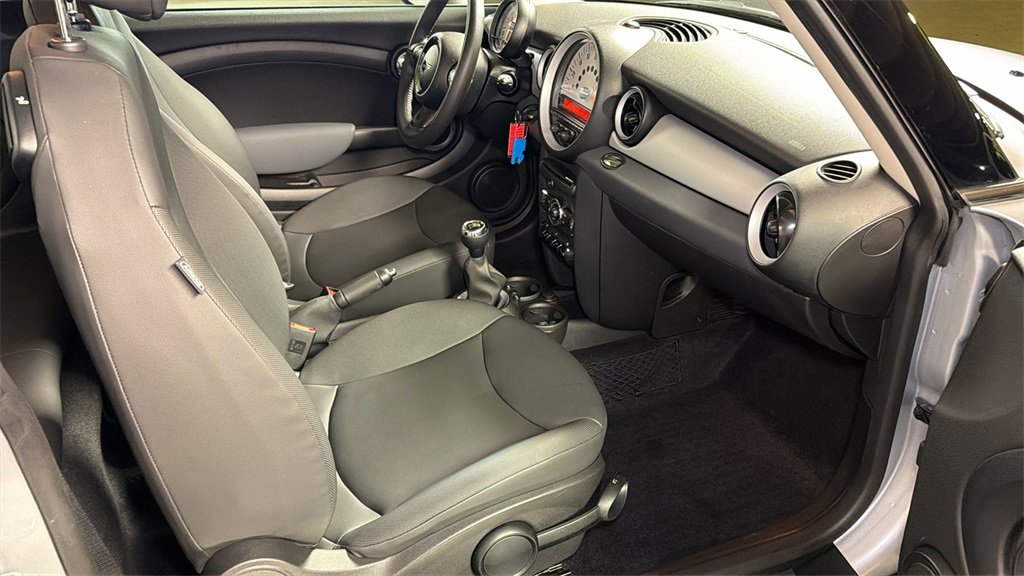 Used 2011 MINI Cooper Hardtop image 9
