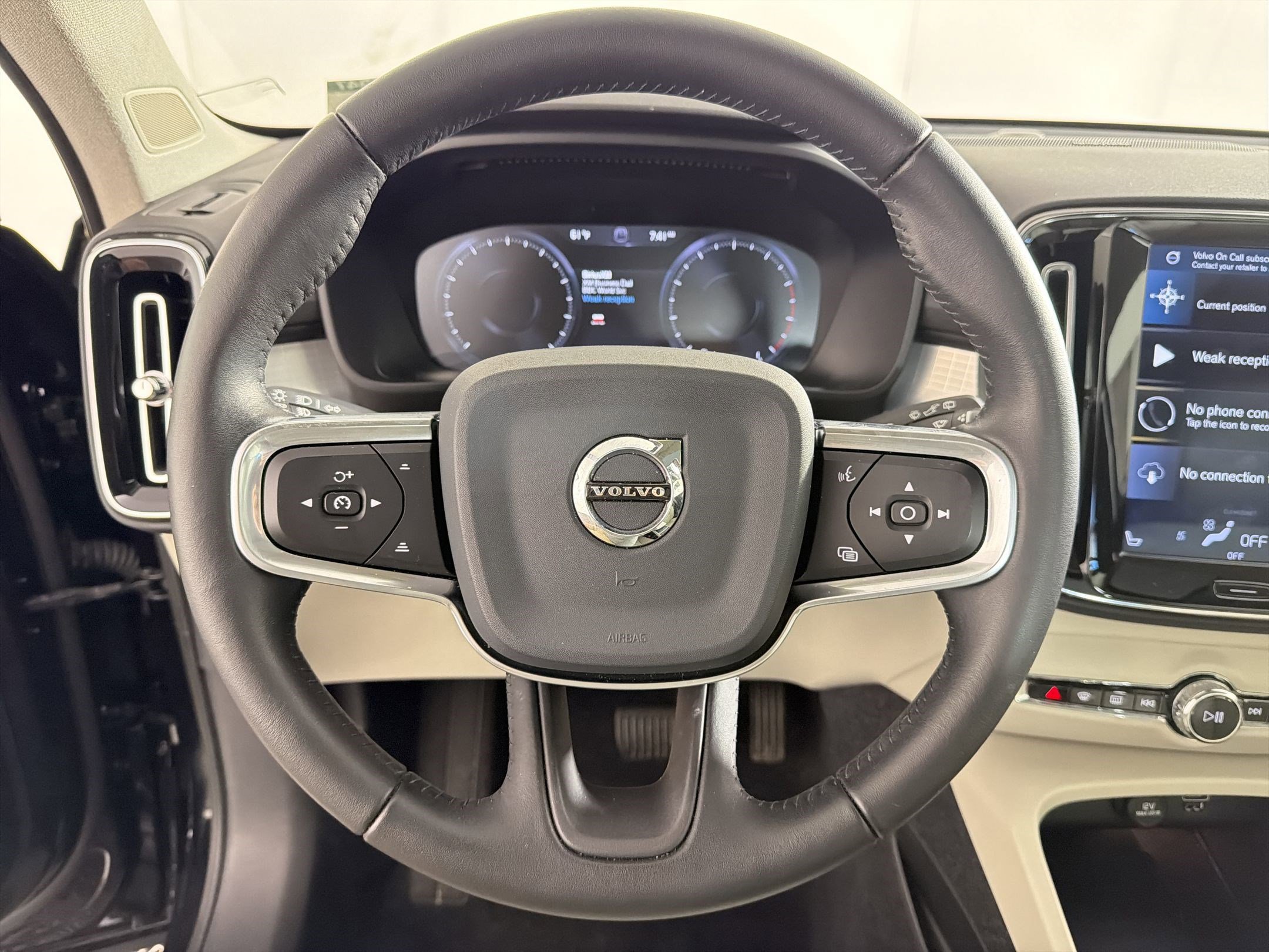 Used 2020 Volvo XC40 T5 Momentum w/ Protection Package image 18