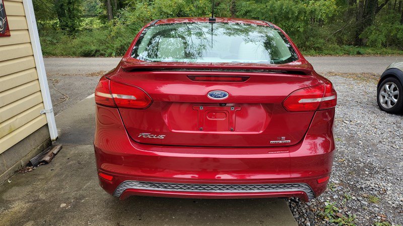 Used 2015 Ford Focus SE w/ SE Sport Package FWD image 4
